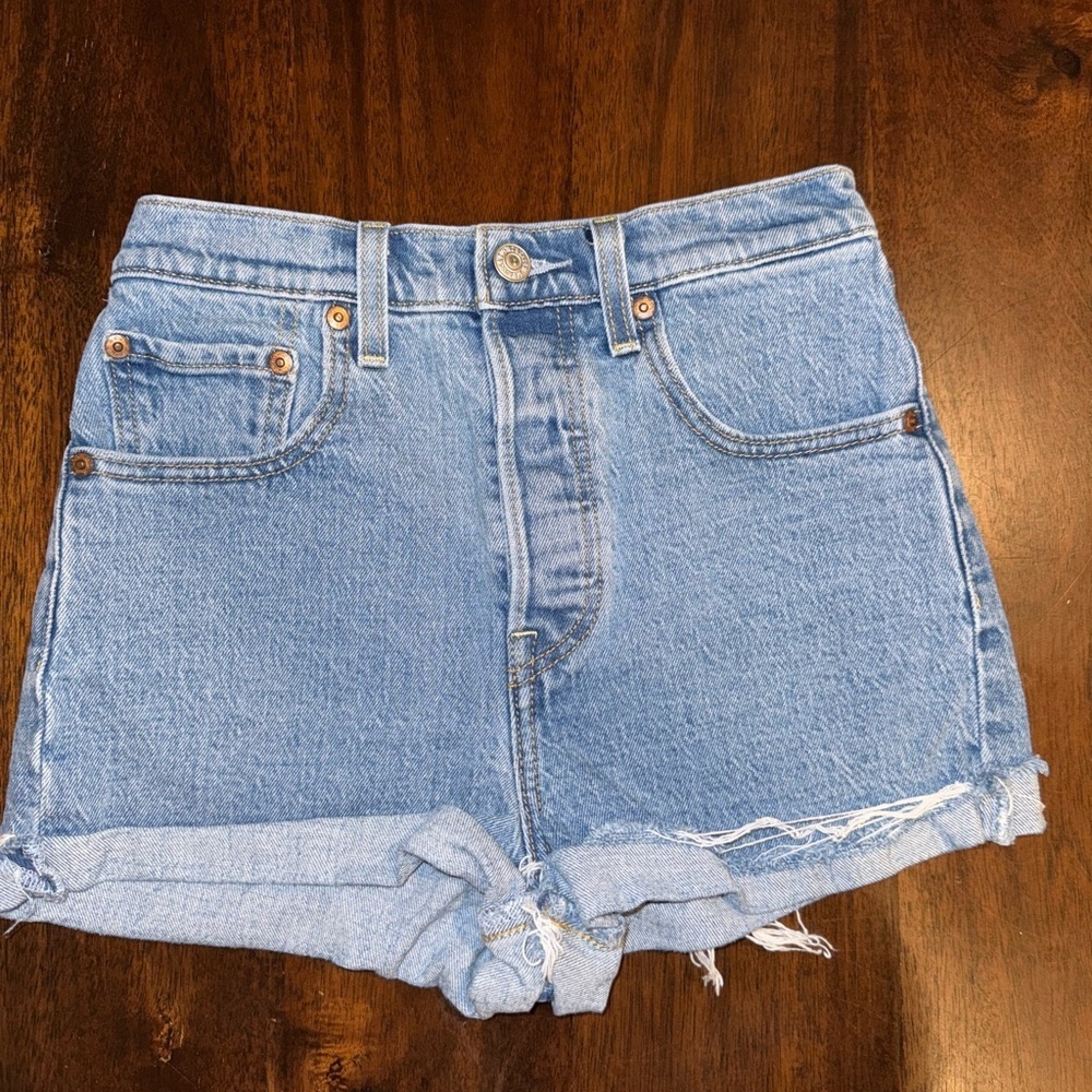 Levi’s Women’s Ribcage Premium Denim Shorts Size 24 NWOT